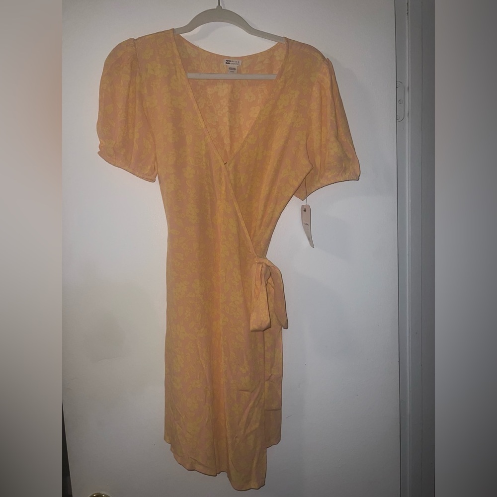 NWT Billabong wrap dress